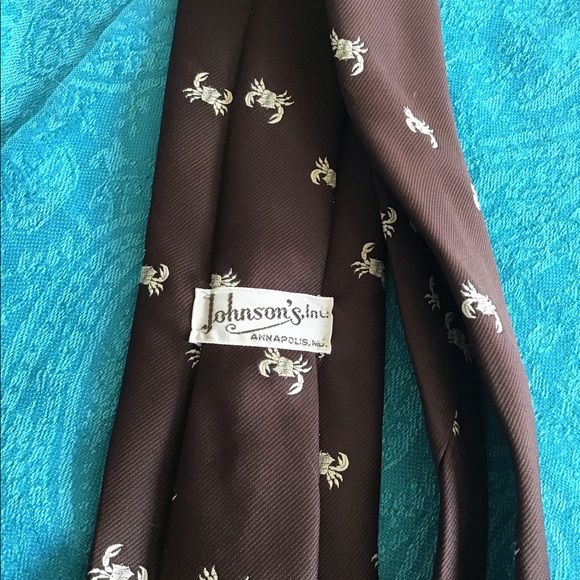 JOHNSONS INC ANNAPOLIS MARYLAND BROWN MENS TIE W CRABS VINTAGE POLY GUC - Picture 3 of 3